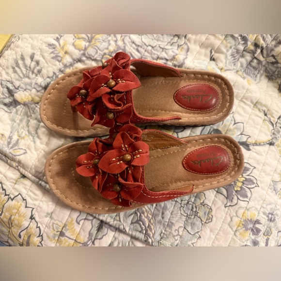 Clark’s Leather Women's Red Floral Sandals size 7M Comfort - Picture 3 of 8